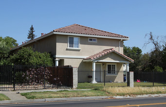 2501 Hawthorne St in Sacramento, CA - Building Photo - Building Photo