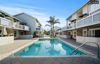 18427 Vincennes St, Unit 5 in Northridge, CA - Building Photo - Building Photo