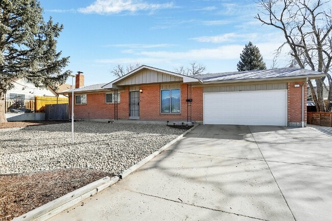 "Spacious 5-Bed Gem on North Dartmouth - M... in Colorado Springs, CO - Building Photo - Building Photo