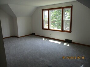 586 Martin Rd, Unit upper in Buffalo, NY - Building Photo - Building Photo