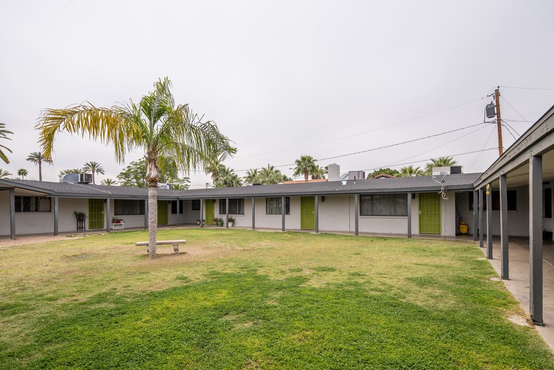 49th Place Apartments in Phoenix, AZ - Building Photo