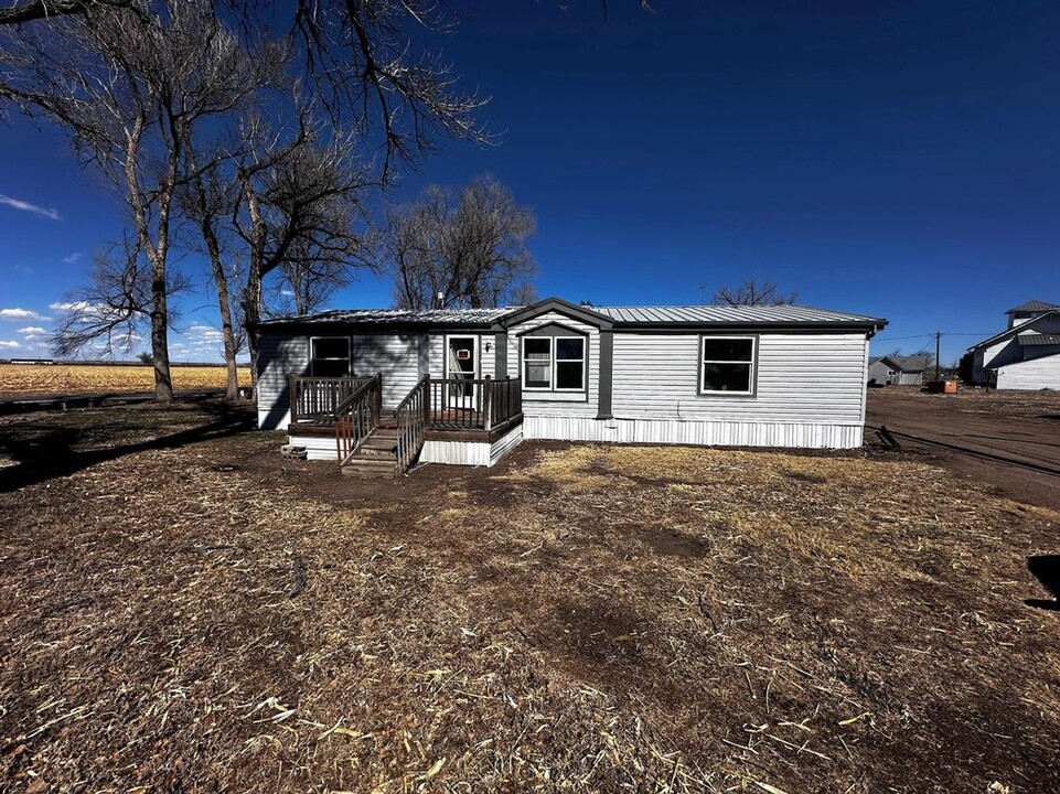 24172 2nd St in Weldona, CO - Building Photo