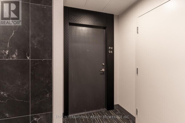 8-PH08 Wellesley St W in Toronto, ON - Building Photo - Building Photo