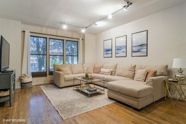 2233 W Medill Ave in Chicago, IL - Building Photo - Building Photo