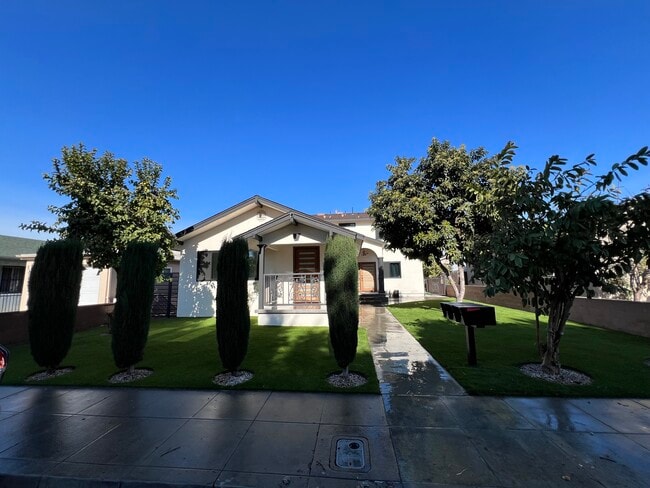 51 W 53rd St, Unit 51.5 in Long Beach, CA - Building Photo - Building Photo