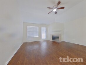 12129 Angel Food Ln in Fort Worth, TX - Building Photo - Building Photo