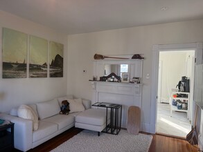 24 Granite St, Unit 2 Beds 1 Bath Apartment Near Union Square in Somerville, MA - Foto de edificio - Building Photo