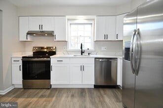 938 Park Ave in Herndon, VA - Building Photo - Building Photo
