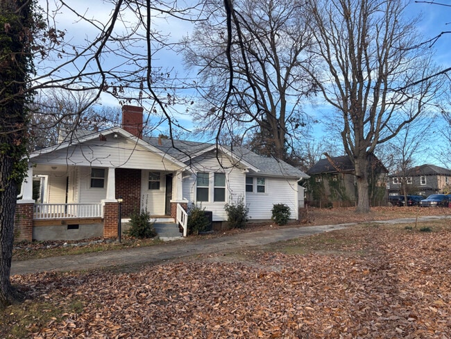 2939 Bon Air Ave in Winston-Salem, NC - Foto de edificio - Building Photo