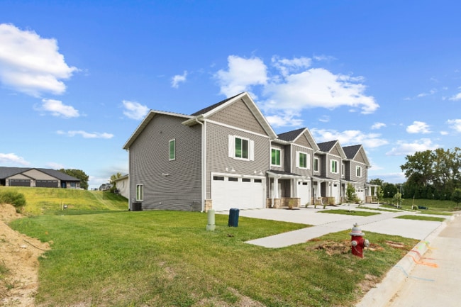 1368 Autumn Ridge Ln in Dubuque, IA - Foto de edificio - Building Photo