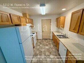 5212 W Francis St in Bremerton, WA - Foto de edificio - Building Photo