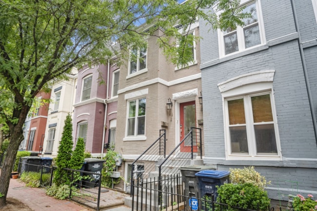 property at 43 Hanover Pl NW