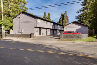 Roosevelt Townhomes in Eugene, OR - Building Photo - Primary Photo