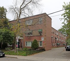 Burbank Place Apartments in Hamilton, ON - Building Photo