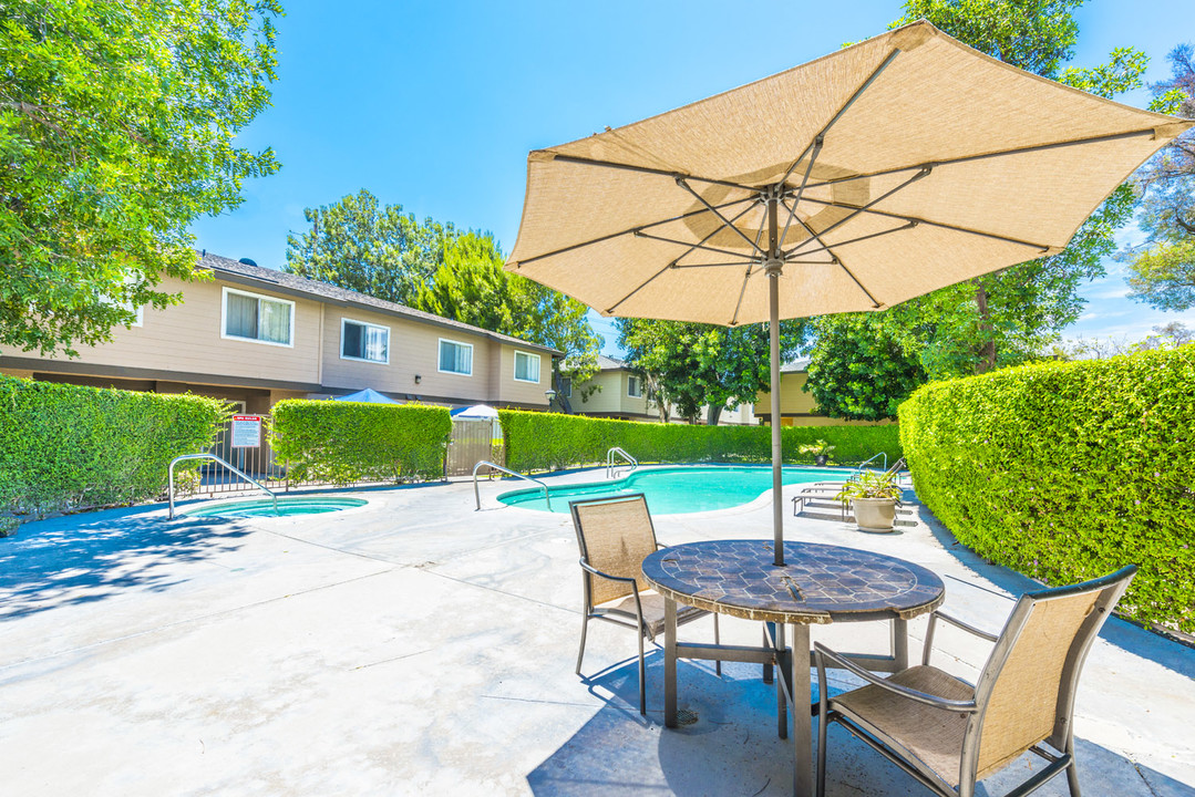 Mountain Crest in Fontana, CA - Building Photo