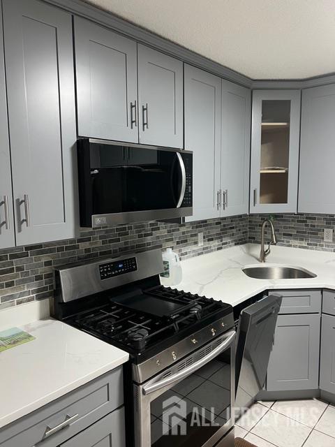 102 Albury Way in North Brunswick, NJ - Building Photo - Building Photo