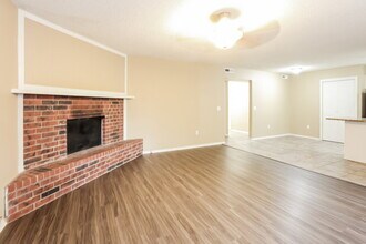 501 Ramblin Oaks Dr in Moore, OK - Building Photo - Building Photo