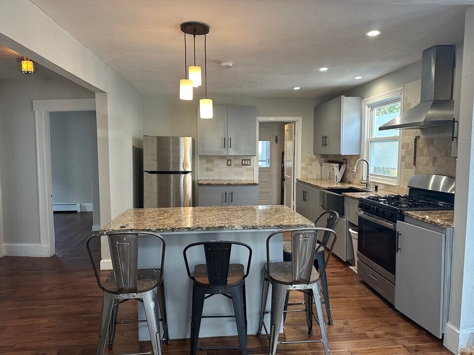 44 Holyoke St in Quincy, MA - Building Photo