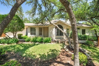 36 Muirfield Greens Ln in Lakeway, TX - Building Photo - Building Photo