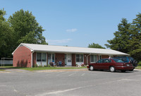 42 Golden Ct in Hadley, MA - Foto de edificio - Building Photo