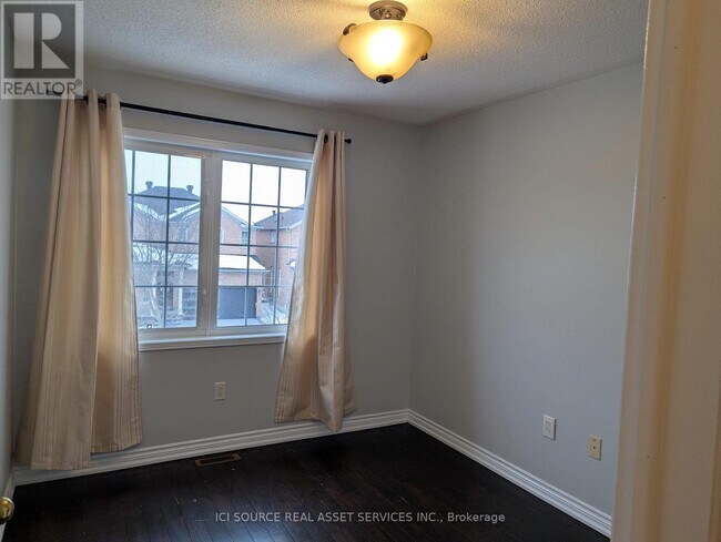 77 Rainbow Valley Crescent in Markham, ON - Building Photo - Building Photo