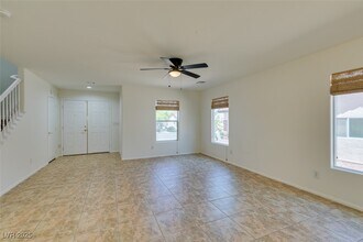 210 Lynbrook St in Henderson, NV - Building Photo - Building Photo