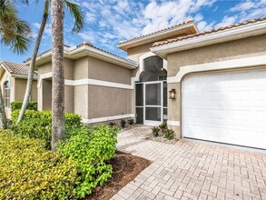 92 Glen Eagle Cir in Naples, FL - Building Photo - Building Photo
