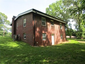 3413 Lakeland Rd in Gainesville, GA - Building Photo - Building Photo