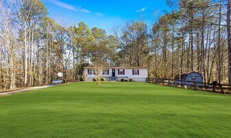 148 Pine Tree Path in Dallas, GA - Building Photo
