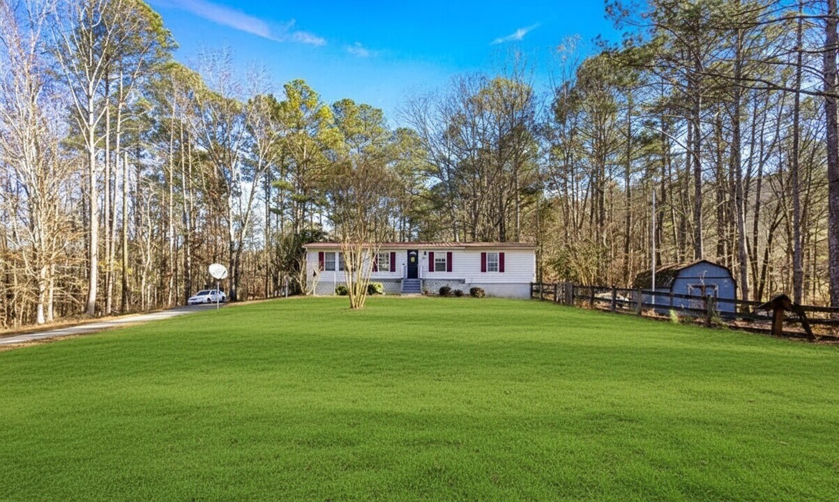 148 Pine Tree Path in Dallas, GA - Building Photo