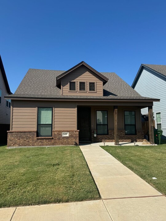 609 The Cottages in Godley, TX - Building Photo