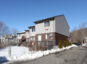 Valley View Apartments in Waterbury, CT - Foto de edificio - Building Photo