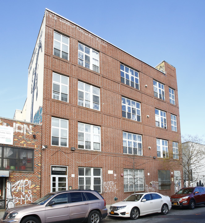 385 Troutman St in Brooklyn, NY - Foto de edificio