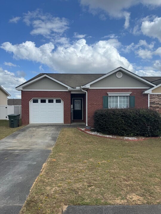160 Concord Ave in Enterprise, AL - Foto de edificio