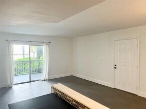 8540 SW 212th St, Unit 103 in Cutler Bay, FL - Building Photo - Building Photo