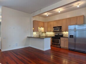 1222 W Hubbard St in Chicago, IL - Foto de edificio - Building Photo