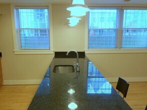 2600 Sherman Ave NW, Unit B-2 in Washington, DC - Foto de edificio - Building Photo