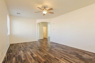 13240 W Stella Ln in Litchfield Park, AZ - Building Photo - Building Photo