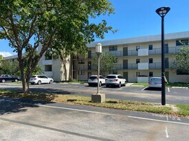 2420 Deer Creek Country Club Blvd in Deerfield Beach, FL - Building Photo