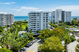 Commodore Club South in Key Biscayne, FL - Building Photo - Building Photo