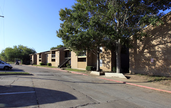 Kings Arms in Rosenberg, TX - Foto de edificio - Building Photo