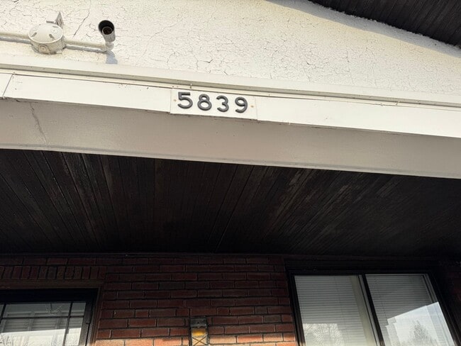 5839 Hampton Ave in St. Louis, MO - Building Photo - Building Photo