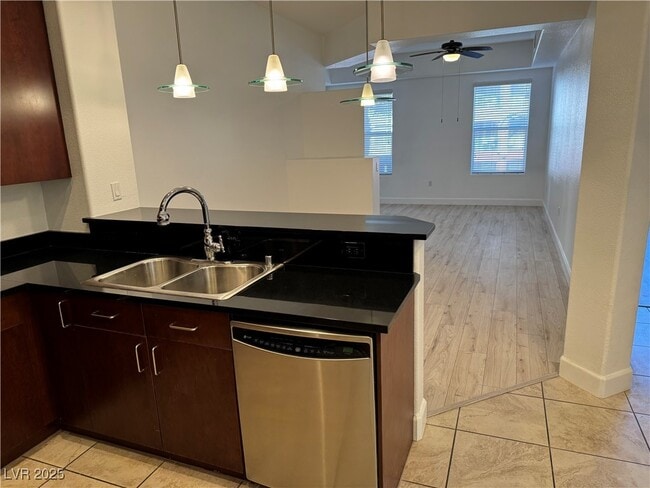 38 E Serene Ave in Las Vegas, NV - Building Photo - Building Photo