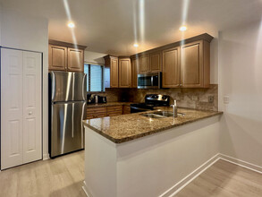 402 Club Dr in Palm Beach Gardens, FL - Building Photo - Building Photo