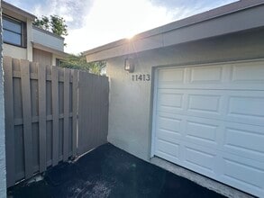 11413 SW 110th Ln in Miami, FL - Foto de edificio - Building Photo