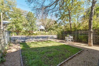 515 Pecan Grove Rd in Austin, TX - Building Photo - Building Photo