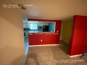 760 S Village Dr-Unit -204 in St. Petersburg, FL - Foto de edificio - Building Photo