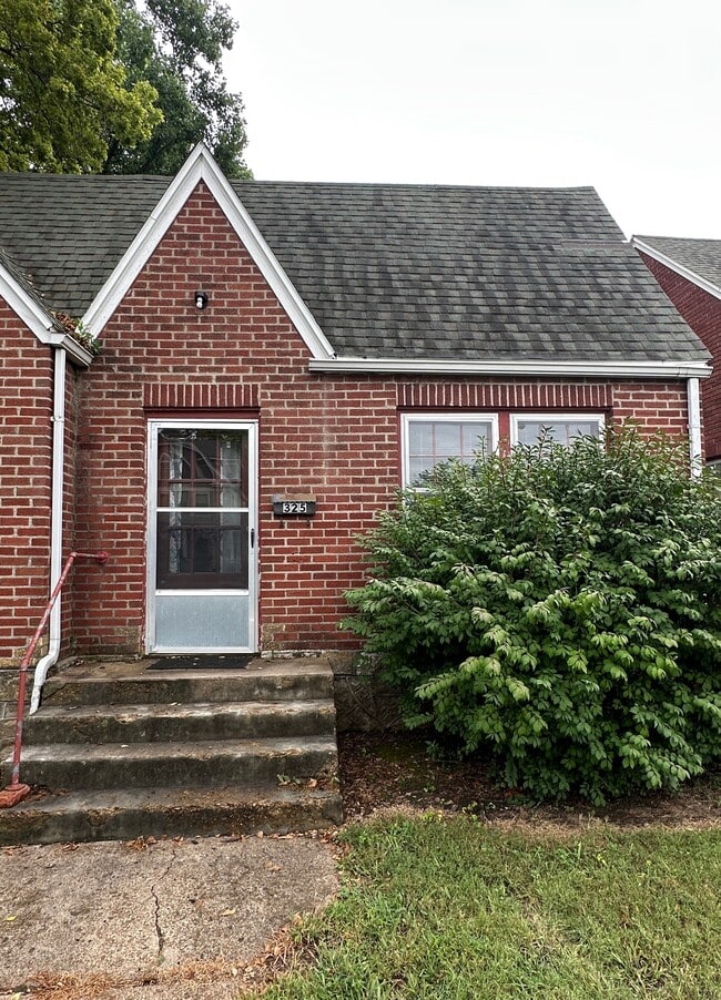 property at 325 W Main St