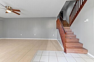 619 6th Way, Unit 123 in West Palm Beach, FL - Building Photo - Building Photo