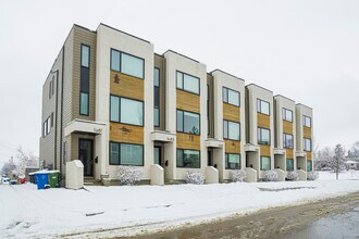 1687 37 Av SW in Calgary, AB - Building Photo - Building Photo